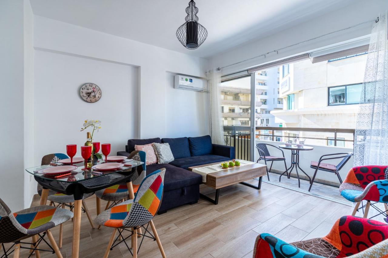Berries 1-Br Apt In Larnaca Bagian luar foto