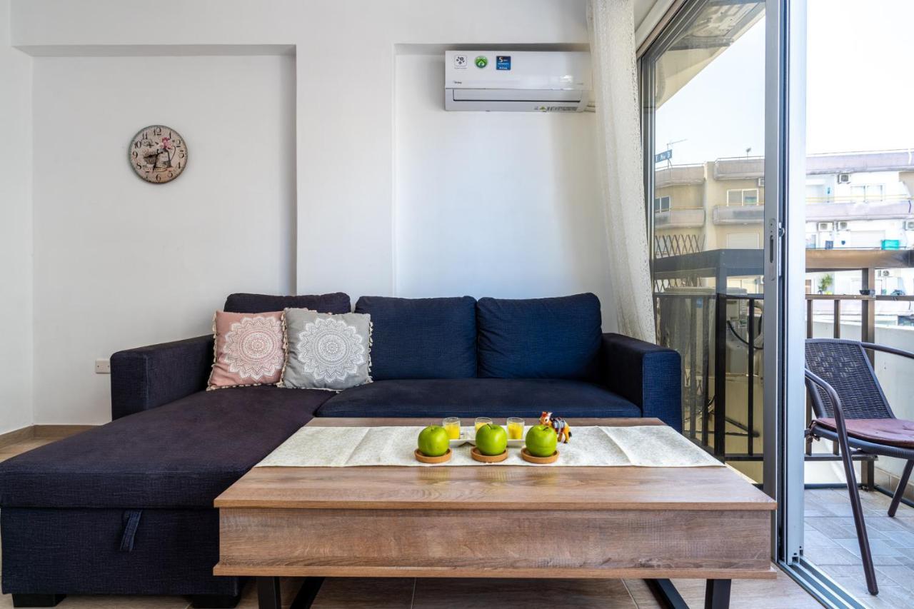 Berries 1-Br Apt In Larnaca Bagian luar foto