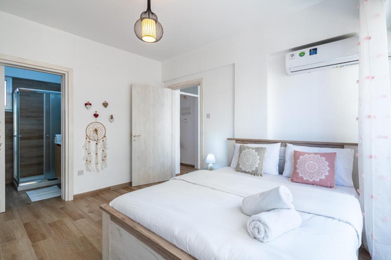 Berries 1-Br Apt In Larnaca Bagian luar foto