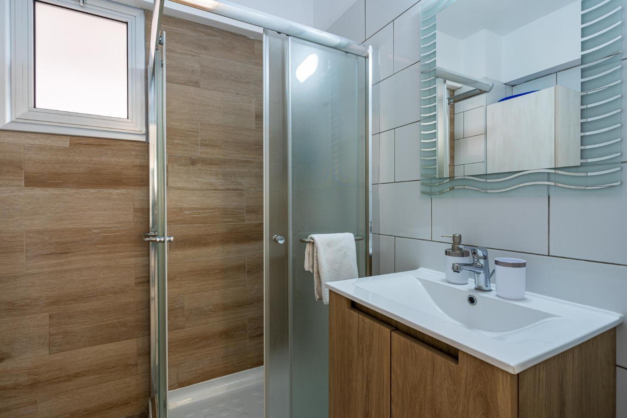 Berries 1-Br Apt In Larnaca Bagian luar foto